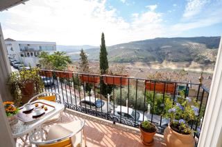 Encanto en Iznájar con terraza y vistas a la montaña - 9
