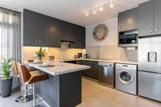 Spacious 1 bed with Table Mountain views - 5