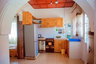 Cozy 3 bedroom house - 8