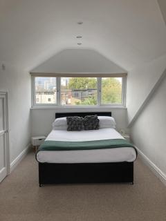 The Spacious Stay Stratford - 6
