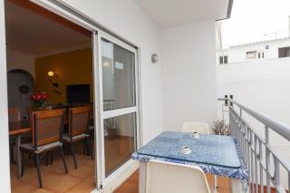 Central 1 Bed Apartment - 1