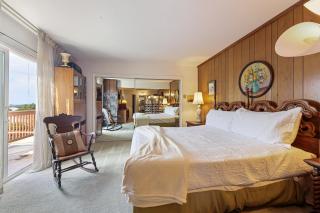 Stay at Grandmas Entire Home with Yard & Balcony - 2