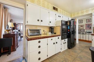 Stay at Grandmas Entire Home with Yard & Balcony - 6