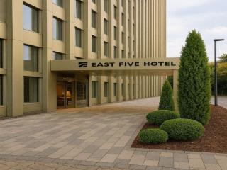 East Five Hotel - 8
