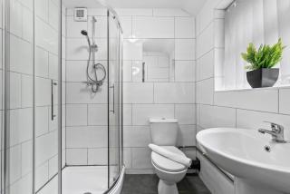 NEW! 4BR 4BATH, Perfect for Contractors, Smart TVs, WiFi - 1