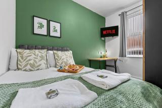 NEW! 4BR 4BATH, Perfect for Contractors, Smart TVs, WiFi - 4