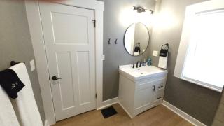 The Funky Fun Haus - Pickleball, Hot Tub, Arcade - 9