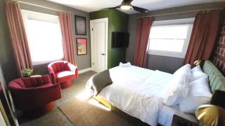 The Funky Fun Haus - Pickleball, Hot Tub, Arcade - 8