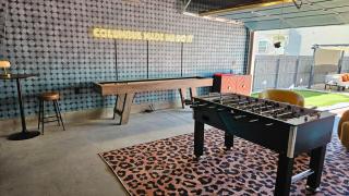 The Funky Fun Haus - Pickleball, Hot Tub, Arcade - 3