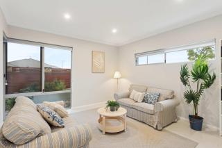 Lake Coogee Retreat - Spacious 4BR with Spa & Near Beach - 6