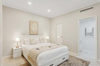 Lake Coogee Retreat - Spacious 4BR with Spa & Near Beach - 8