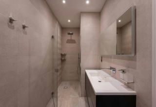 Luxury 5 Bedroom Home - 9