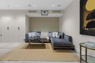 Luxury 5 Bedroom Home - 6