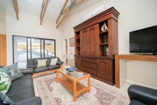 Seamless Luxury Living - 8