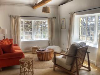 Giraffe Eco Cottage - 0