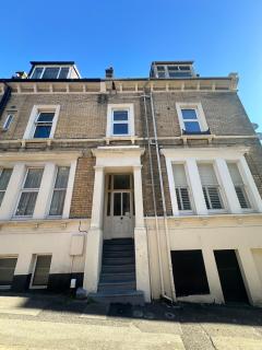 The Bournemouth Hideaway - Beautiful Central flat - 10 mins walk to beach - Brought to you by Coastline Retreats - 0