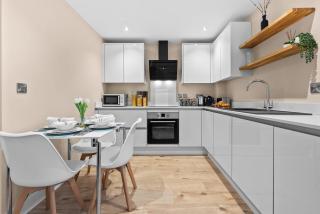 Stylish & Spacious 3BR 3Bath with Private Parking, WiFi, Smart TVs - 5