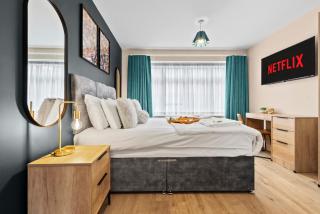 Stylish & Spacious 3BR 3Bath with Private Parking, WiFi, Smart TVs - 2