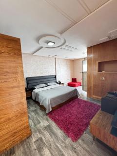 Elegant Modern Villa with Pool - 8