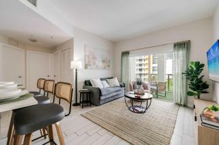 Edgewater Pad- Balcony Parking and Prime Location - 9