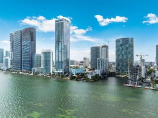 Edgewater Pad- Balcony Parking and Prime Location - Miami - 0
