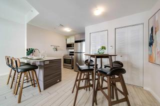 Edgewater Pad- Balcony Parking and Prime Location - 2