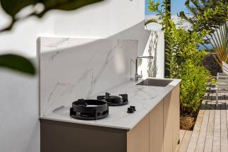 SUMMER VIEW classée 5 étoiles - Magnifique Villa 10 personnes avec piscine miroir chauffée à 29 degrés, bain à remous intégré et vue mer idéalement située Chemin Summer - ST GILLES LES BAINS - 1