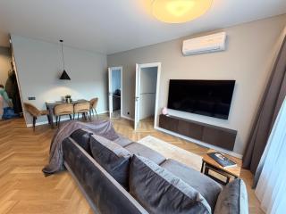 Two bedroom LUXURIOUS Spacios Apartment - 8