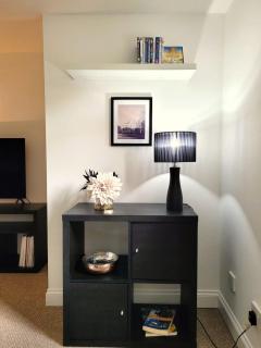 Walk to town, families & friends, easy parking - 1