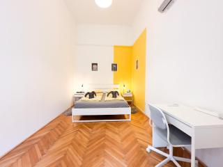 Peaceful Central 1BR with AC - Yellow House - 5