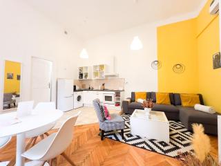 Peaceful Central 1BR with AC - Yellow House - 6