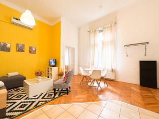 Peaceful Central 1BR with AC - Yellow House - 9