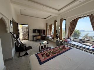 Nirvana Haveli by the Lake - 0