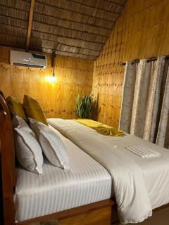 THE WOODEN HOUSE - 0