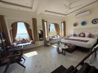 Nirvana Haveli by the Lake - 1