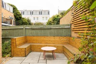 Cosy 2BR Home with Garden and Balcony near Greenwich - 6