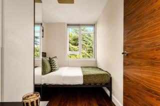 Stylish 5-Bedroom London Retreat - 6