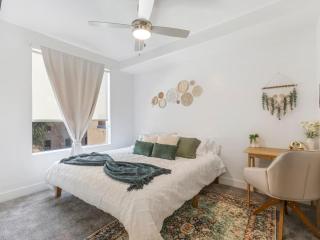 DT SLC - King Bed - Gym - Parking - Walk Score 90 - 8