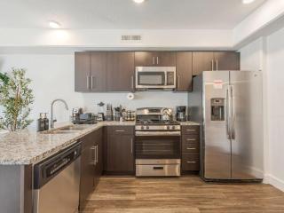 DT SLC - King Bed - Gym - Parking - Walk Score 90 - 7