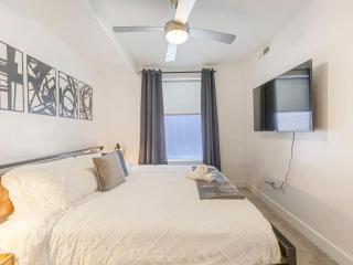 DT SLC - King Bed - Gym - Parking - Walk Score 90 - 7