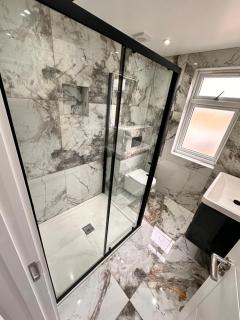 London Luxury Home Stay - Edmonton - 8