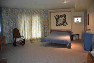 Family Vacation Home - Stunning Views across Salt Pond - 7