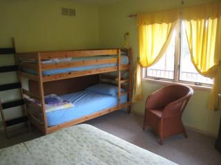 Family Vacation Home - Stunning Views across Salt Pond - 8