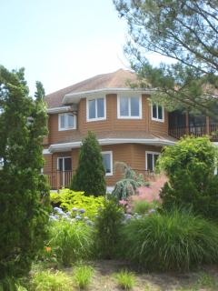 Family Vacation Home - Stunning Views across Salt Pond - 1