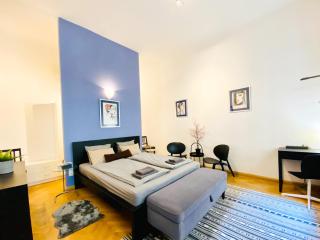 Deco House -Family-Friendly 2BR Downtown Apartment AC - 6