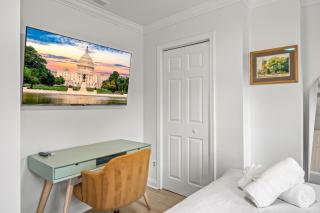 - Free Parking & 5-Min Walk To Metro - Book Now! - 5