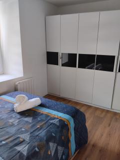 Les 4c-calm-central-close to Prenois circuit - 1