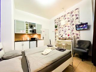 Cozy Central Studio AC- Purple Room - 7