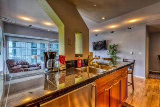 Newmark Tower Seattle Suite - 8