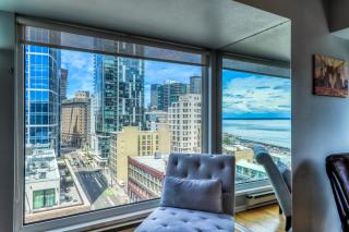 Newmark Tower Seattle Suite - 2